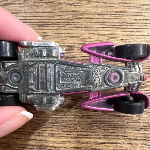 Hot Wheels 1999 Screamin Hauler II Pink Diecast Toy Car 1:64 Scale Collectible - Picture 4 of 4